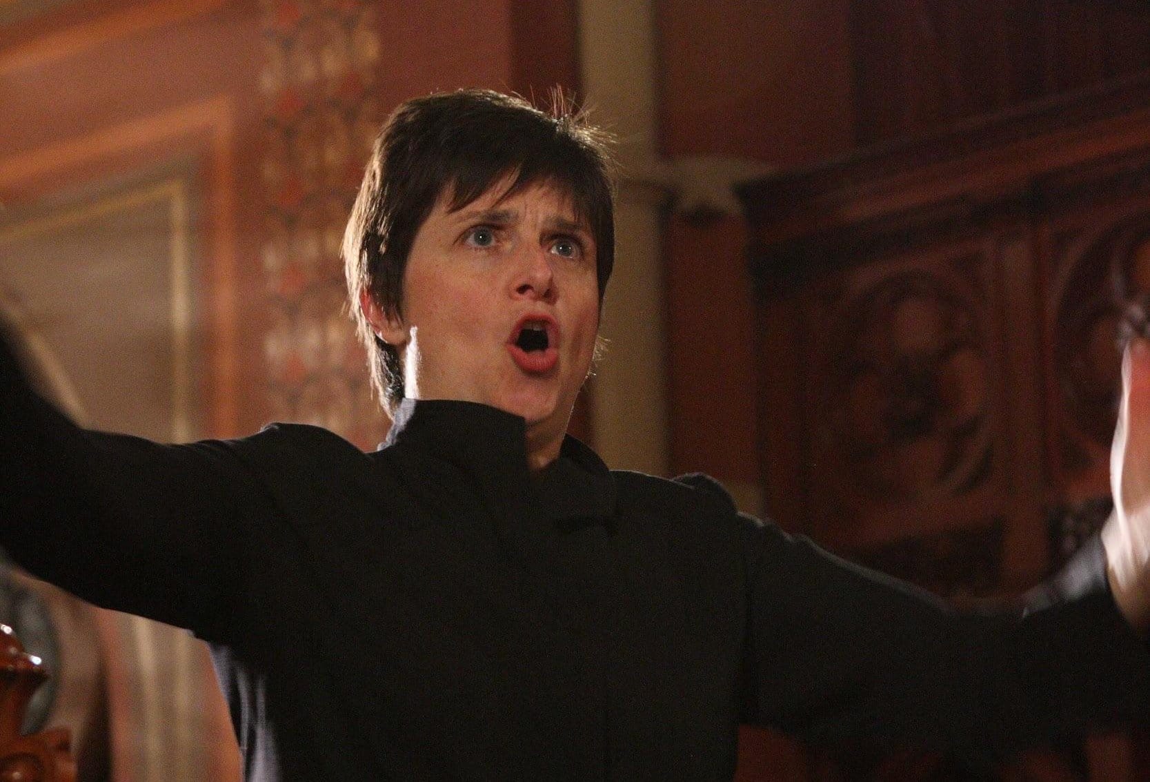 Betsy Burleigh conducting Chorus pro Musica